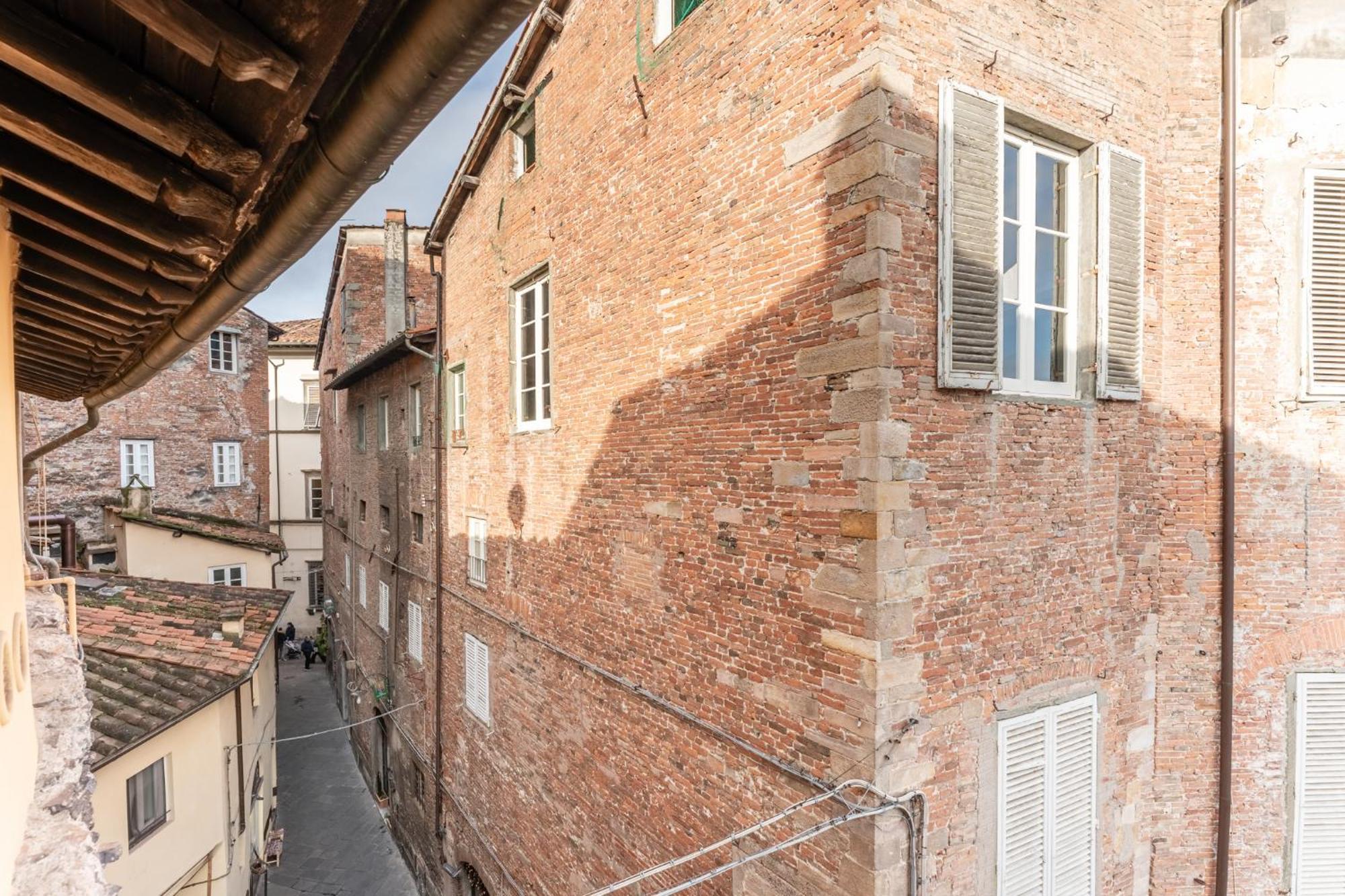 Anfiteatro Luxury Rooms - Affitti Brevi Italia Lucca Bagian luar foto